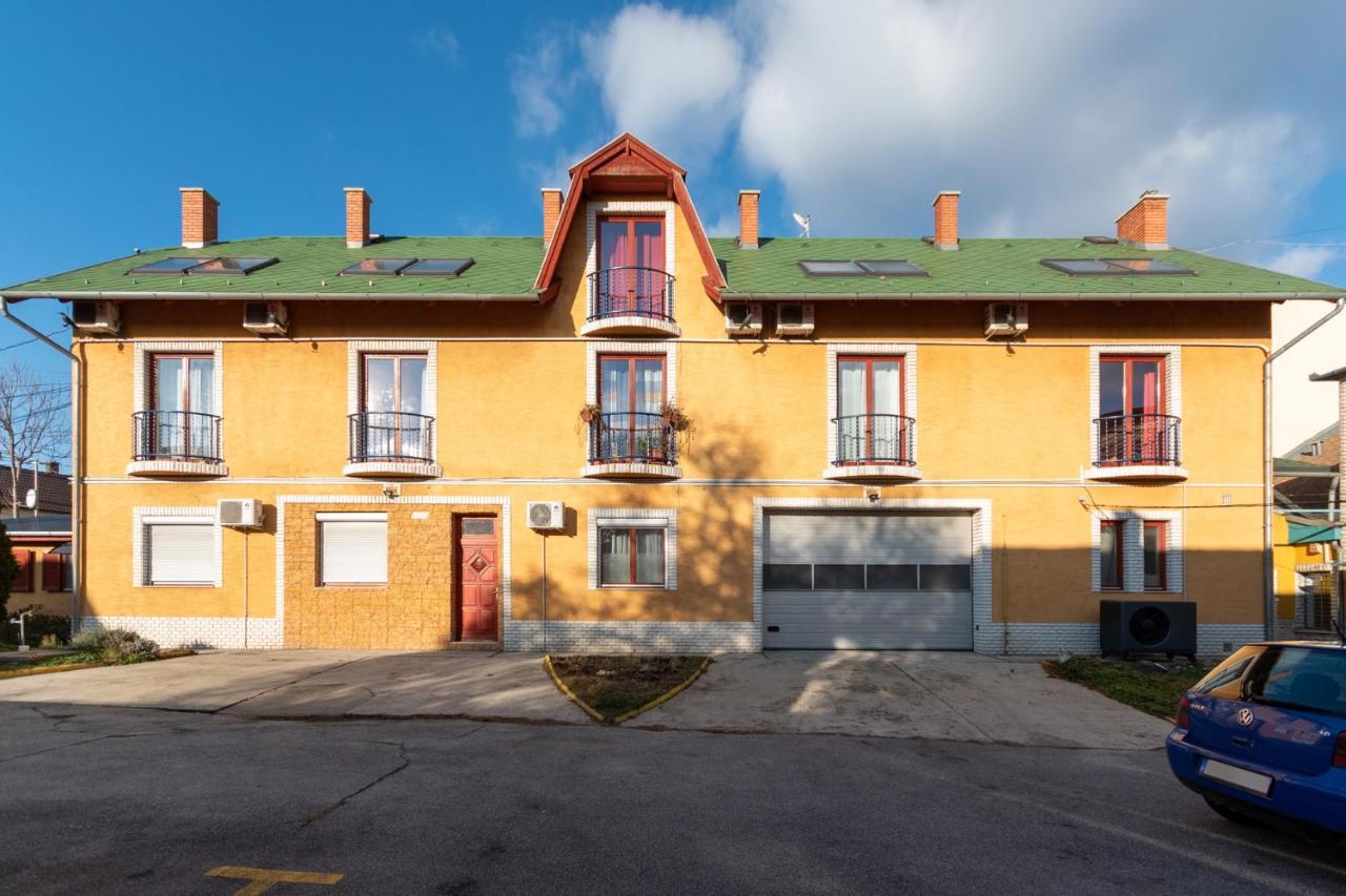 R Apartments Будапеща Екстериор снимка