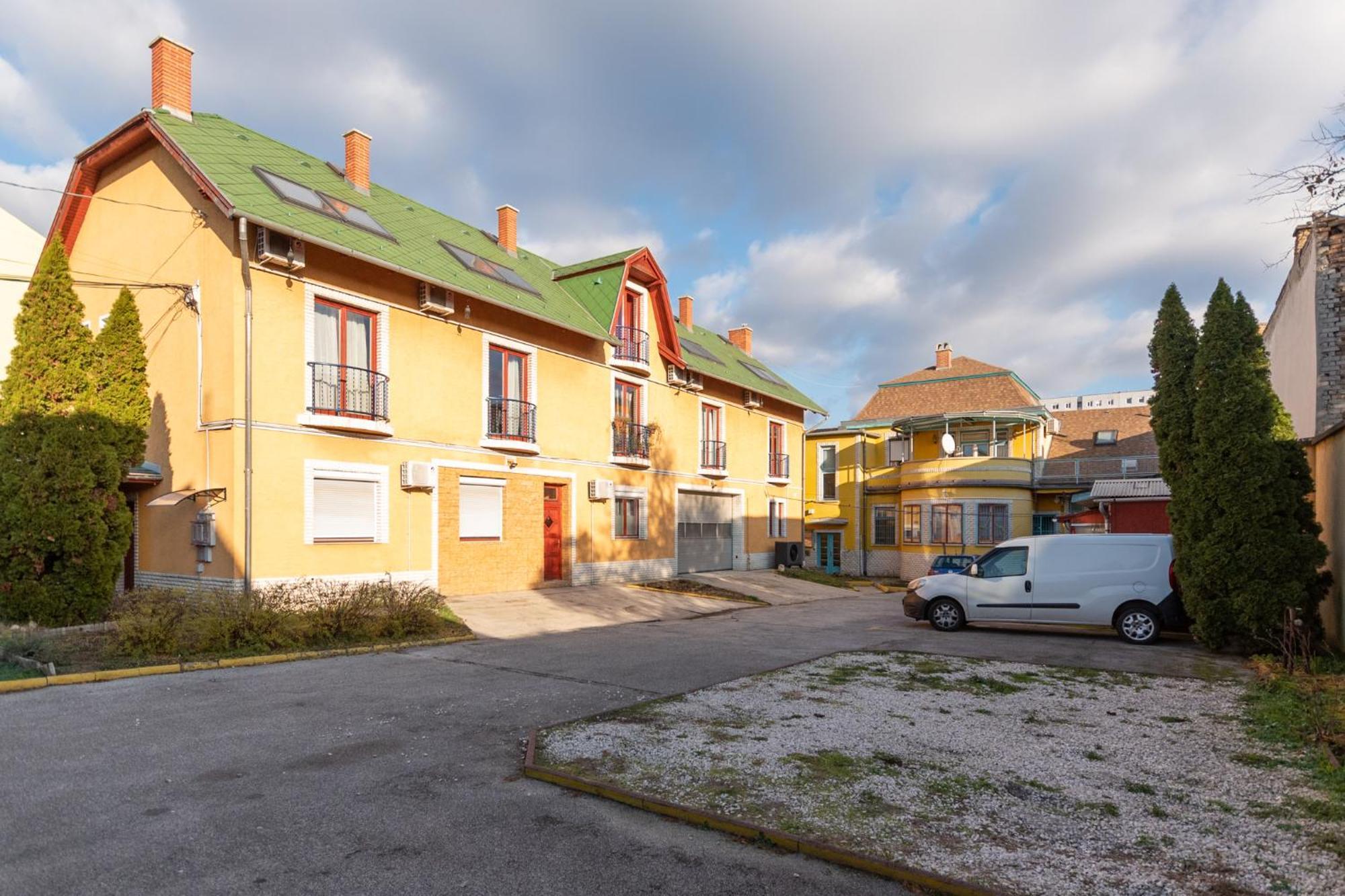 R Apartments Будапеща Екстериор снимка