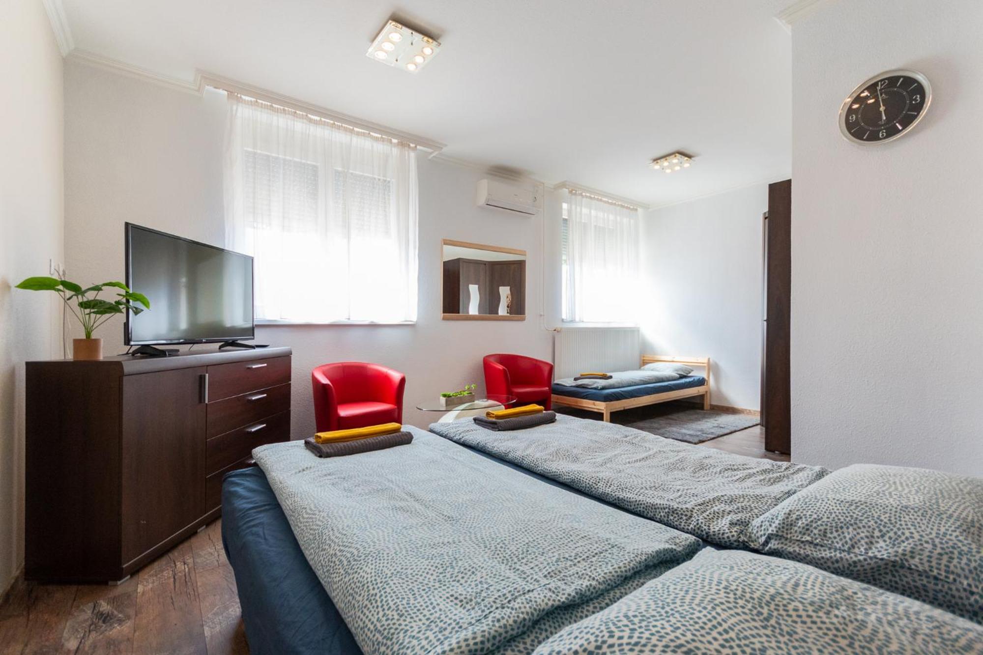 R Apartments Будапеща Екстериор снимка