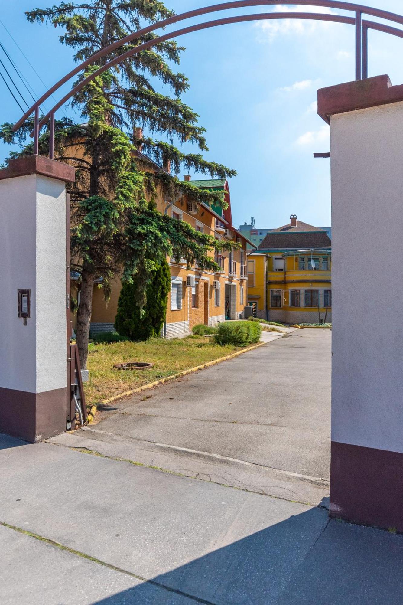 R Apartments Будапеща Екстериор снимка